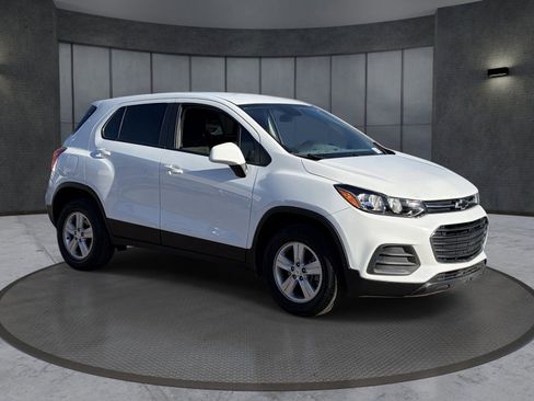 Certified 2022 Chevrolet Trax LS AWD/4WD image 8