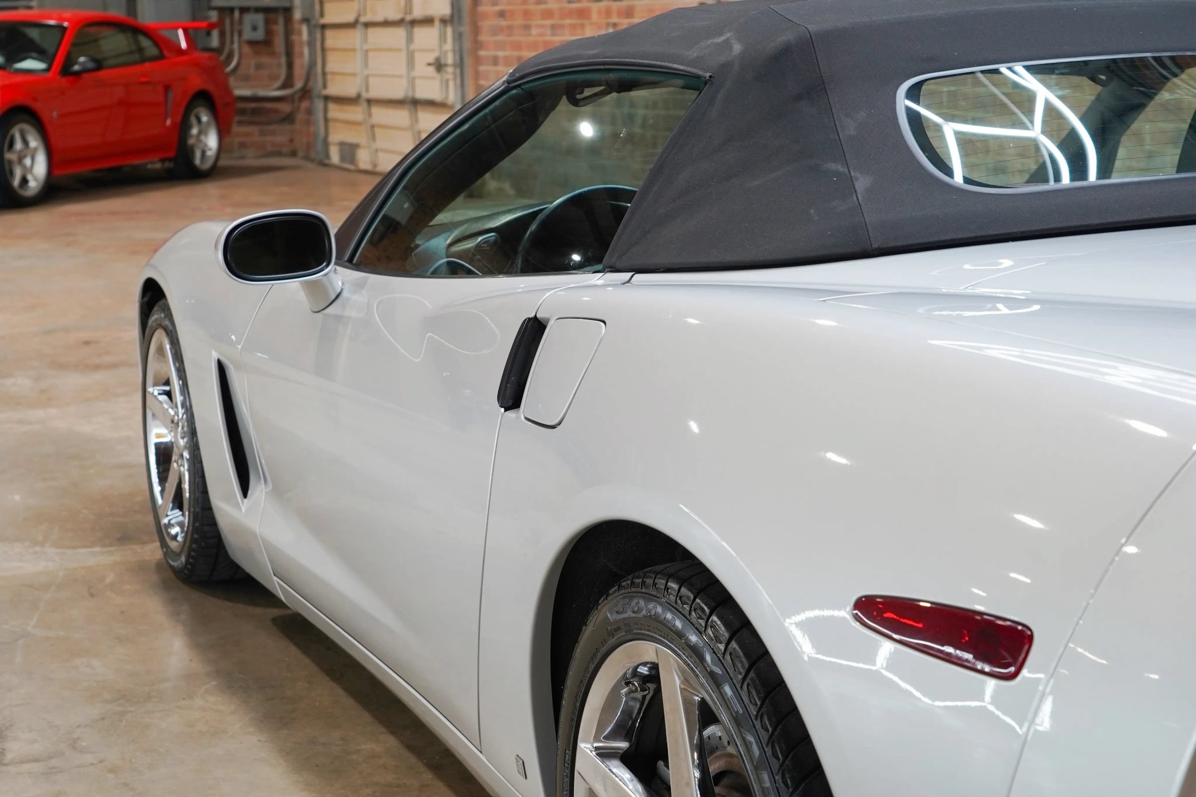 Used 2006 Chevrolet Corvette Coupe w/ Preferred Equipment Group RWD image 19