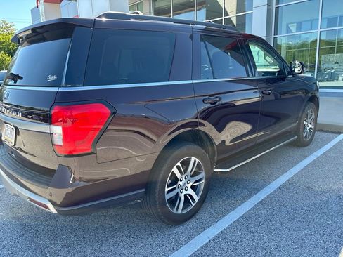 Used 2023 Ford Expedition XLT AWD/4WD image 3