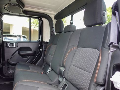 Used 2020 Jeep Gladiator Mojave w/ Cold Weather Group AWD/4WD image 25