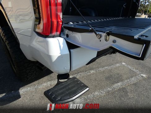 Used 2024 Toyota Tundra Platinum AWD/4WD image 25