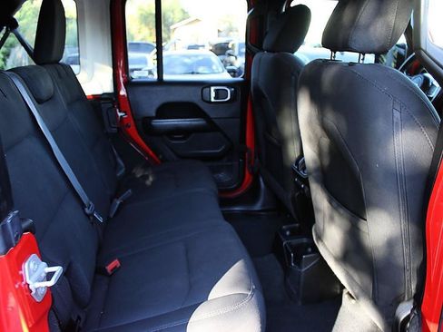 Used 2020 Jeep Wrangler Unlimited Sahara AWD/4WD image 16