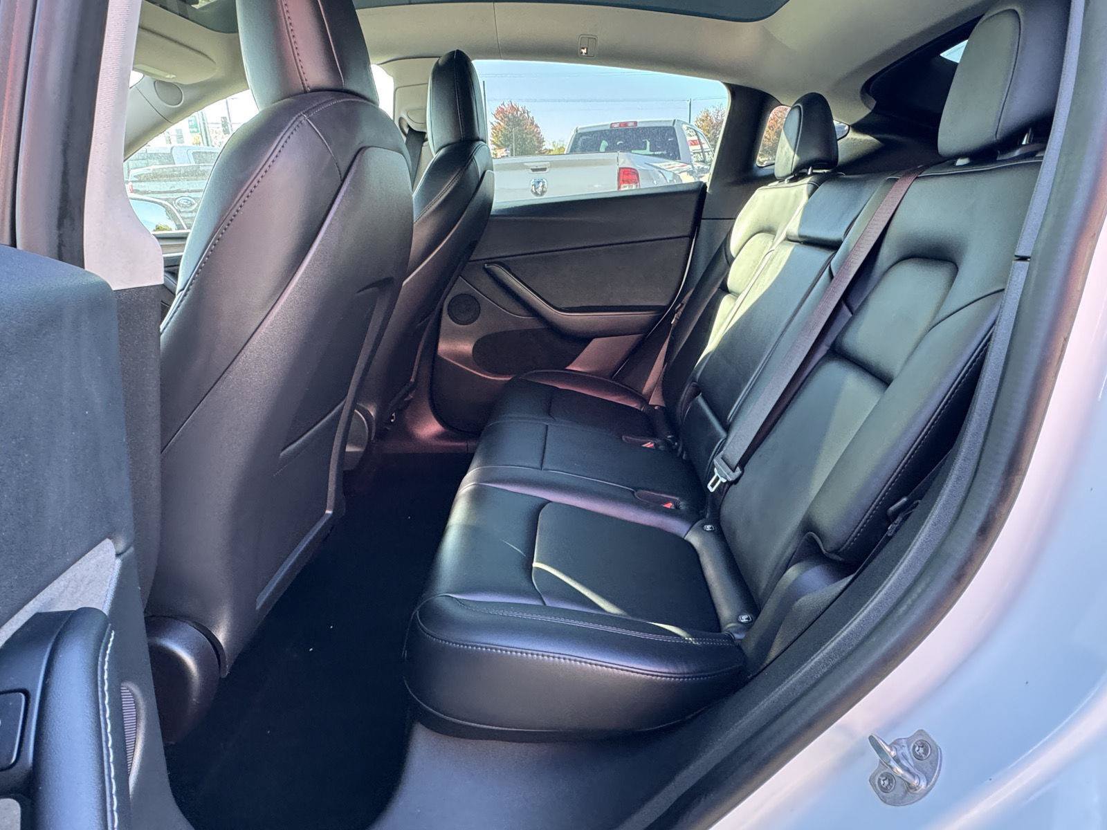 Used 2022 Tesla Model Y Long Range AWD/4WD image 26
