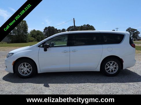 Used 2024 Chrysler Voyager LX FWD image 7