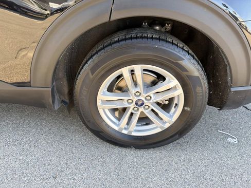 Certified 2023 Ford Explorer XLT image 9