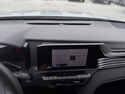 Used 2025 Toyota Camry LE image 18