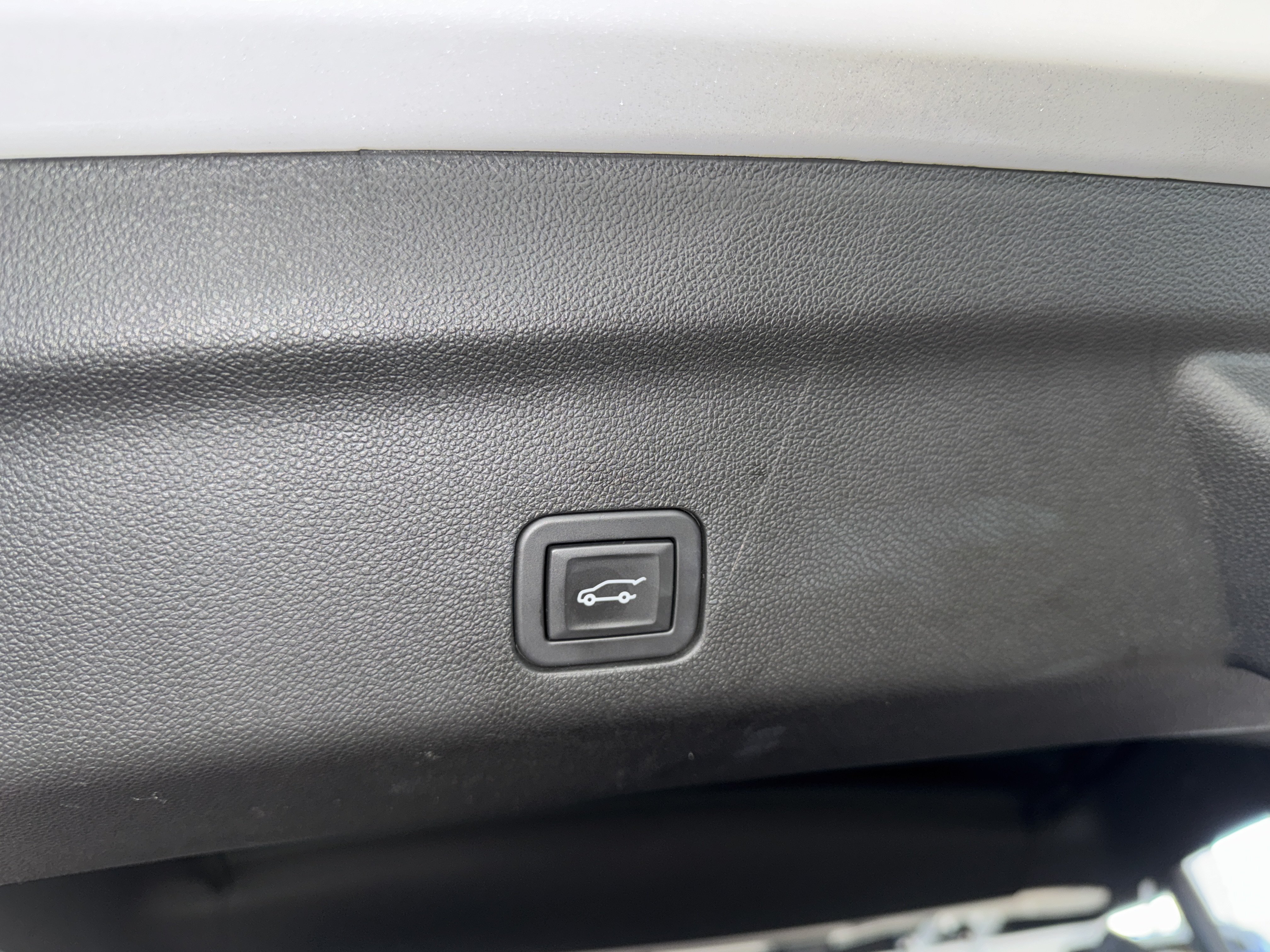 Used 2024 GMC Yukon Denali Ultimate AWD/4WD image 16