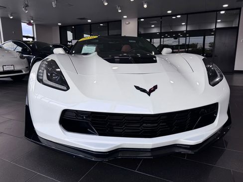 Used 2016 Chevrolet Corvette Z06 w/ 3LZ Preferred Equipment Group image 6