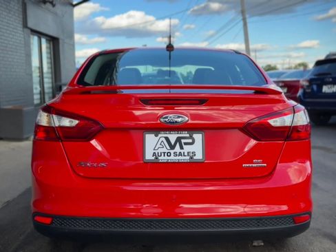 Used 2014 Ford Focus SE w/ SE Winter Package FWD image 3