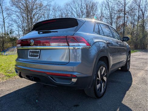 Used 2024 Volkswagen Atlas Cross Sport SE image 5