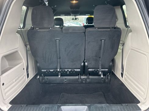 Used 2017 Dodge Grand Caravan SE image 21