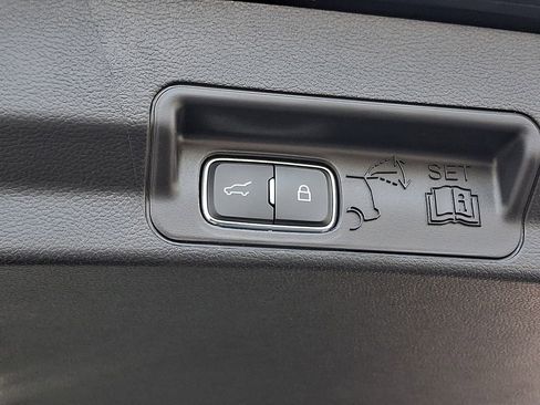 Used 2025 Ford Explorer ST image 34