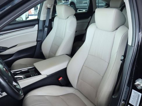 Used 2018 Honda Accord Touring image 14