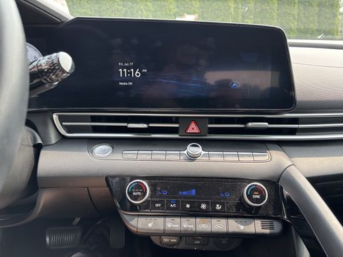 Used 2025 Hyundai Elantra SEL FWD image 25