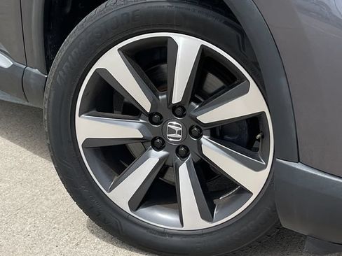 Certified 2025 Honda Pilot Touring image 10