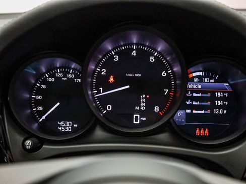 Used 2025 Porsche Macan image 61