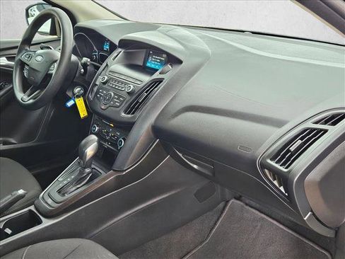 Used 2018 Ford Focus SE FWD image 20