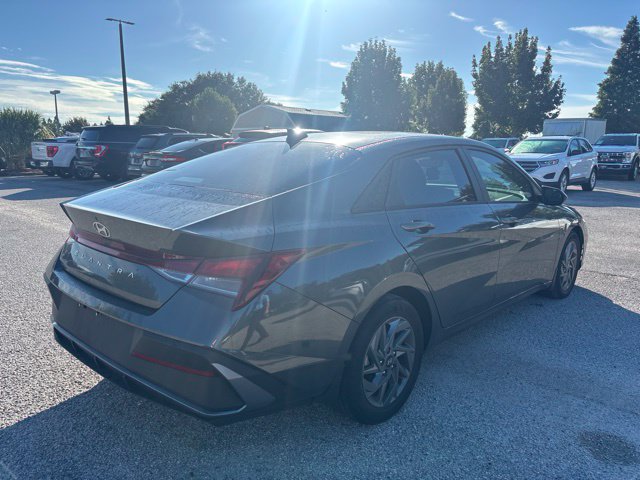 Used 2024 Hyundai Elantra SEL FWD image 5