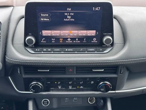 Used 2023 Nissan Rogue S image 18