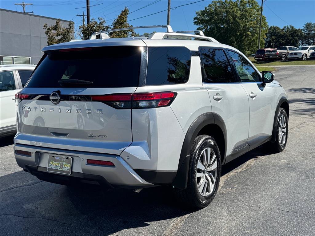 Certified 2025 Nissan Pathfinder SL AWD/4WD image 3