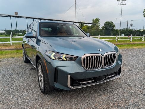 Used 2026 BMW X5 xDrive40i w/ Premium Package AWD/4WD image 3