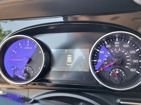 Used 2024 Kia Carnival EX FWD image 8