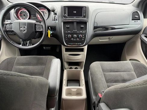 Used 2016 Dodge Grand Caravan SE FWD image 13