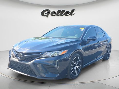 Used 2020 Toyota Camry SE w/ Convenience Package FWD image 1