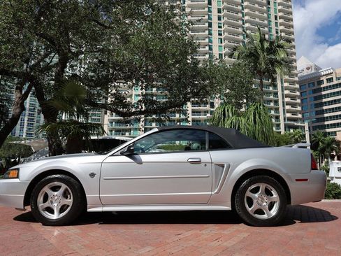 Used 2004 Ford Mustang Convertible image 25