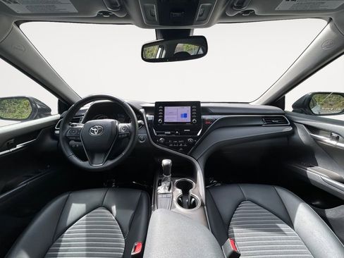 Used 2022 Toyota Camry SE w/ Convenience Package FWD image 11