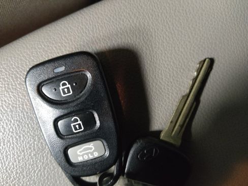 Used 2020 Hyundai Elantra SEL FWD image 32