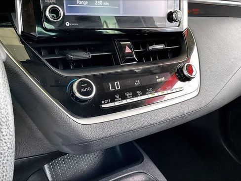 Used 2021 Toyota Corolla LE FWD image 23