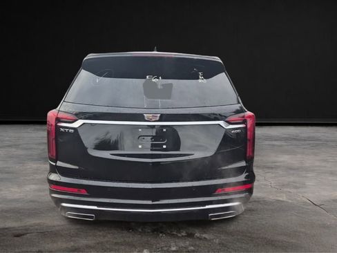 Certified 2025 Cadillac XT6 Premium Luxury image 7