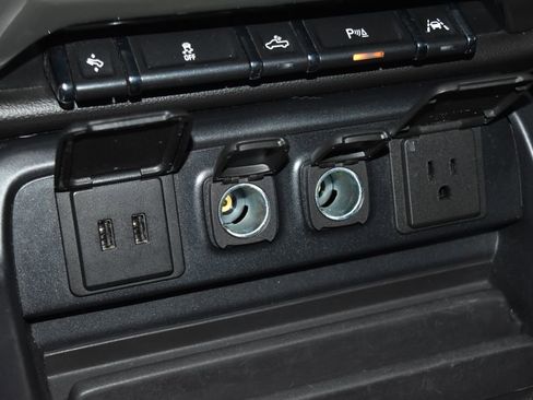 Used 2018 Chevrolet Silverado 1500 High Country image 18