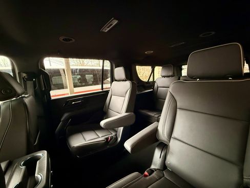 Used 2025 Chevrolet Suburban Premier image 32