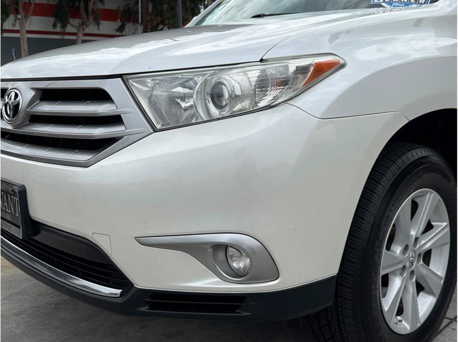 Used 2013 Toyota Highlander SE FWD image 10
