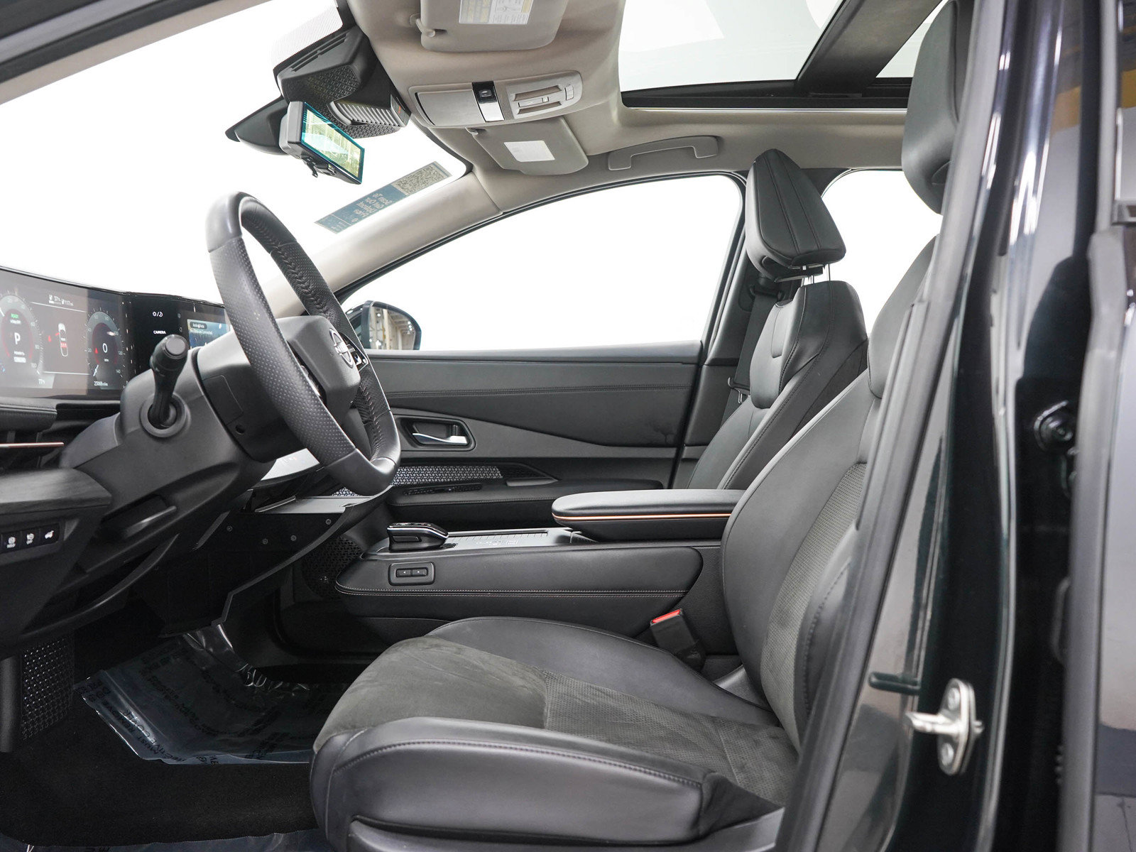 Used 2024 Nissan Ariya AWD image 25