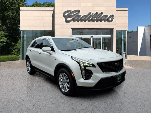 Certified 2022 Cadillac XT4 Luxury w/ Cold Weather Package AWD/4WD image 7