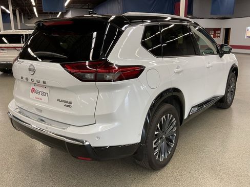 Used 2024 Nissan Rogue Platinum image 5