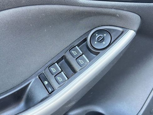 Used 2018 Ford Focus Titanium FWD image 19