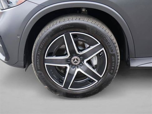 Used 2024 Mercedes-Benz GLC 300 4MATIC image 25