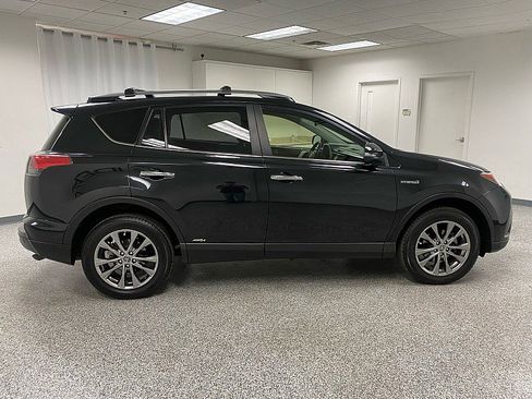 Used 2018 Toyota RAV4 Limited image 4