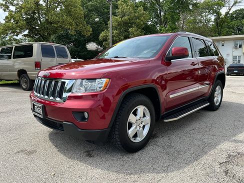 Used 2013 Jeep Grand Cherokee Laredo w/ Laredo E Group AWD/4WD image 3