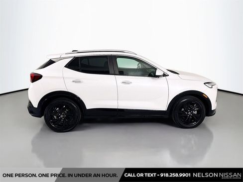 Used 2015 Nissan Rogue SV AWD/4WD image 4