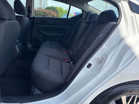 Used 2025 Nissan Altima 2.5 SV FWD image 38