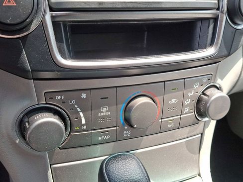 Used 2013 Toyota Highlander 4WD w/ Cold Weather Pkg image 16