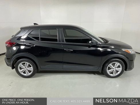 Used 2021 Nissan Kicks S image 9