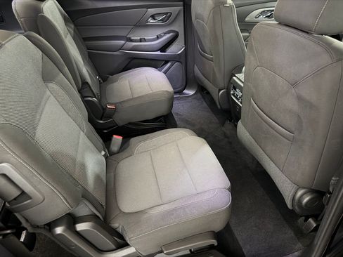 Used 2023 Chevrolet Traverse LT FWD image 41