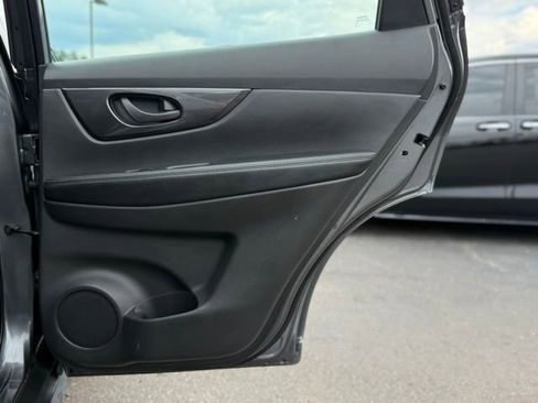 Used 2019 Nissan Rogue S image 19