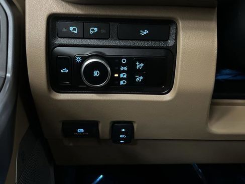 Used 2024 Ford F350 Lariat image 25